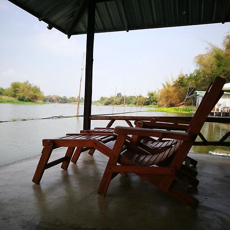 River Marina Resort Uthai Thani Cameră foto
